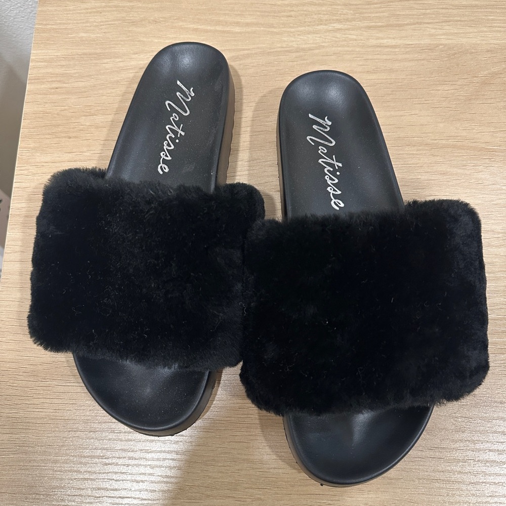 NEW Matisse footwear Black Cozy fuzzy Slippers size 7
